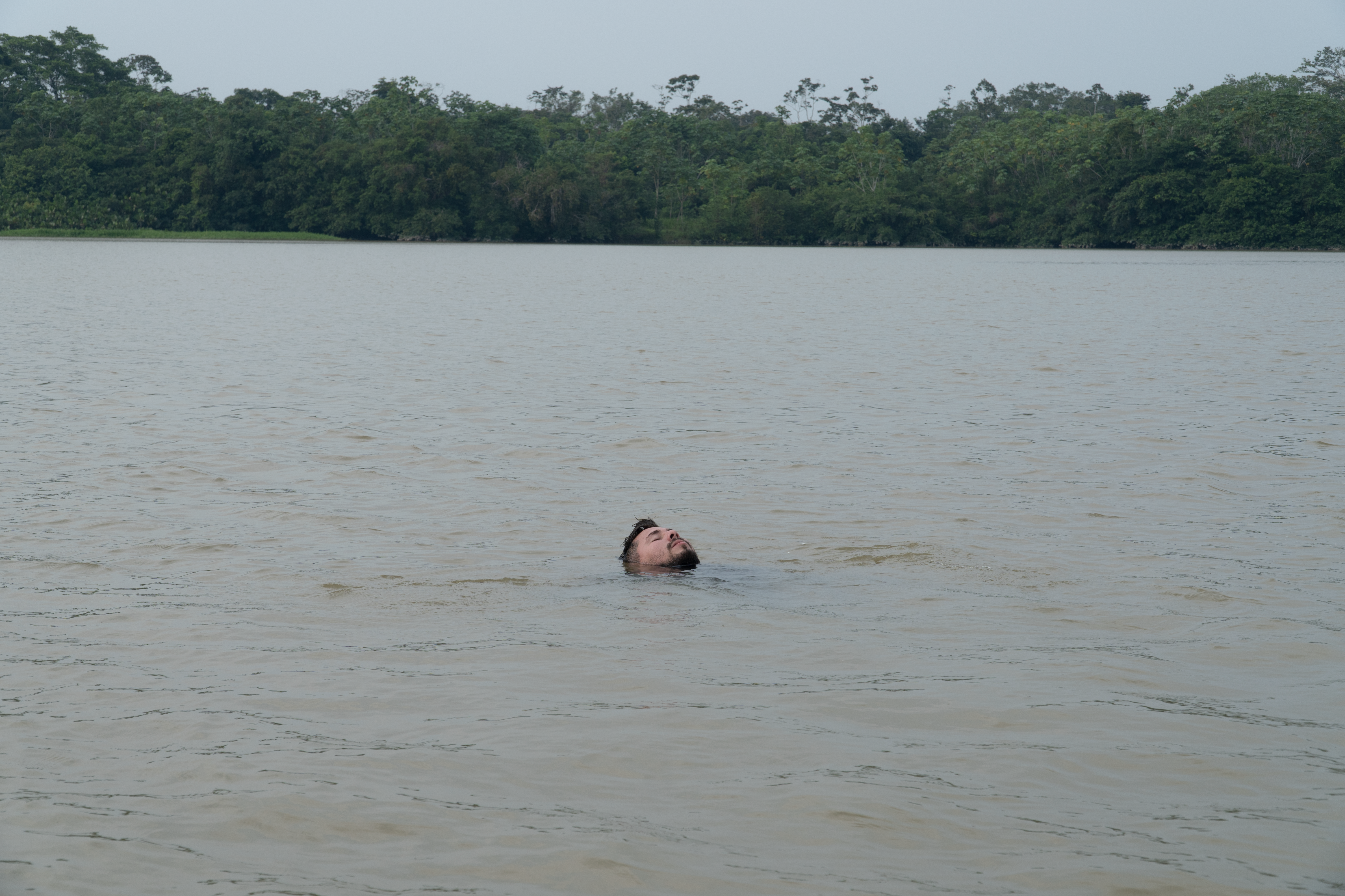 NADAR EL EN RÍO PUTUMAYO